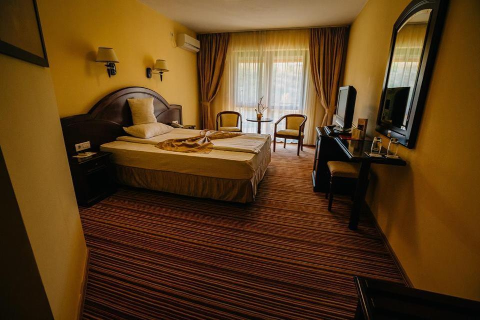 Hotel Astoria อัลบายูเลีย ภายนอก รูปภาพ