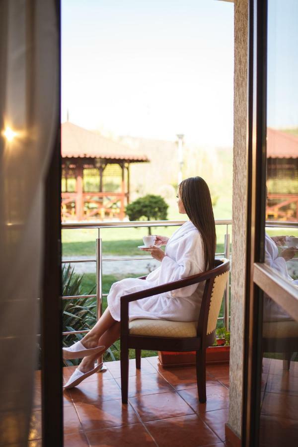 Hotel Astoria อัลบายูเลีย ภายนอก รูปภาพ