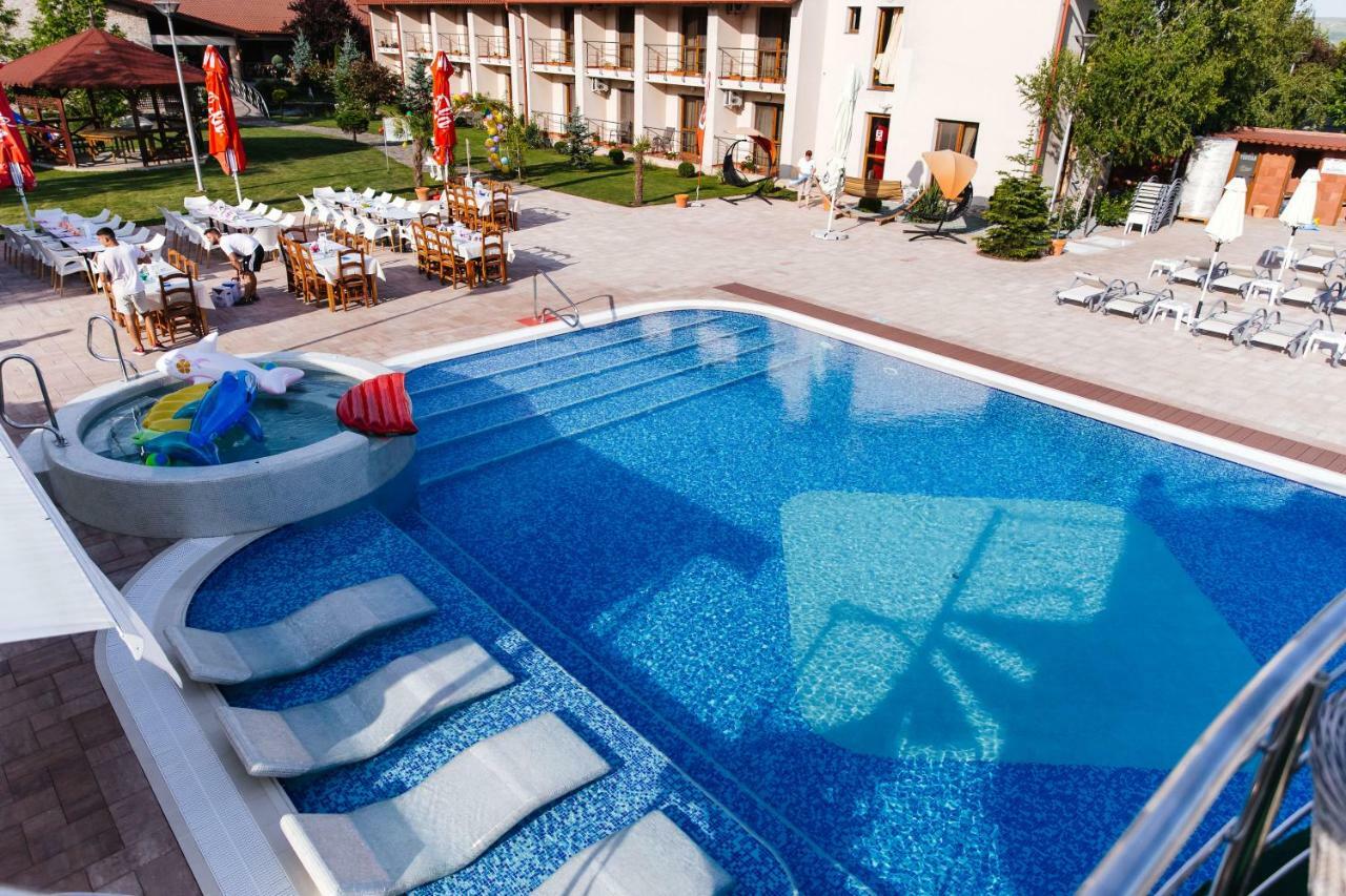 Hotel Astoria อัลบายูเลีย ภายนอก รูปภาพ